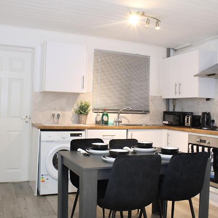 F2S Serviced Apartments 2Bedroom Terrace House With Free Wifi Netflix Suitable For Contractors Walking Distance To Train Station Дербі Екстер'єр фото