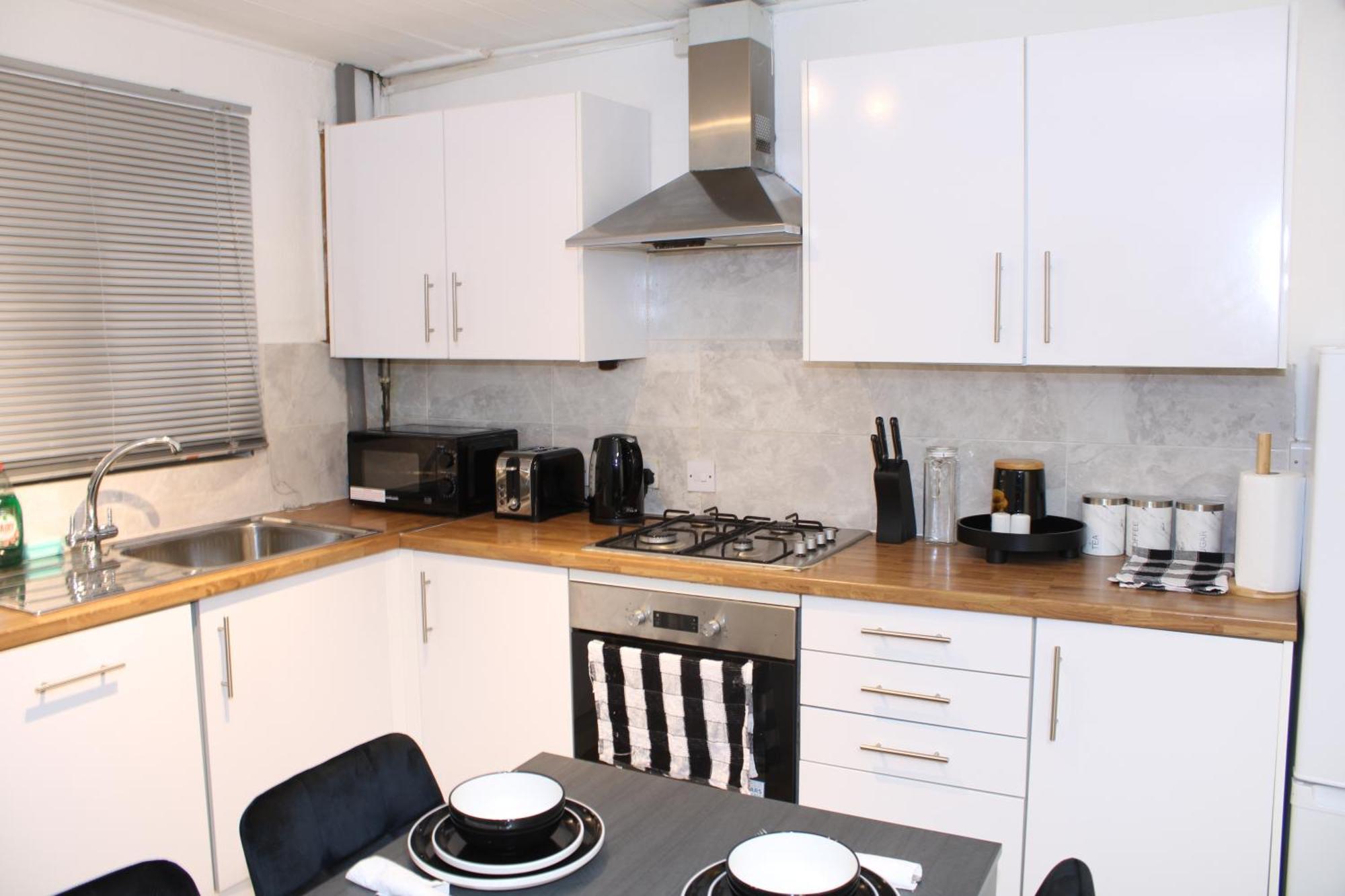 F2S Serviced Apartments 2Bedroom Terrace House With Free Wifi Netflix Suitable For Contractors Walking Distance To Train Station Дербі Екстер'єр фото
