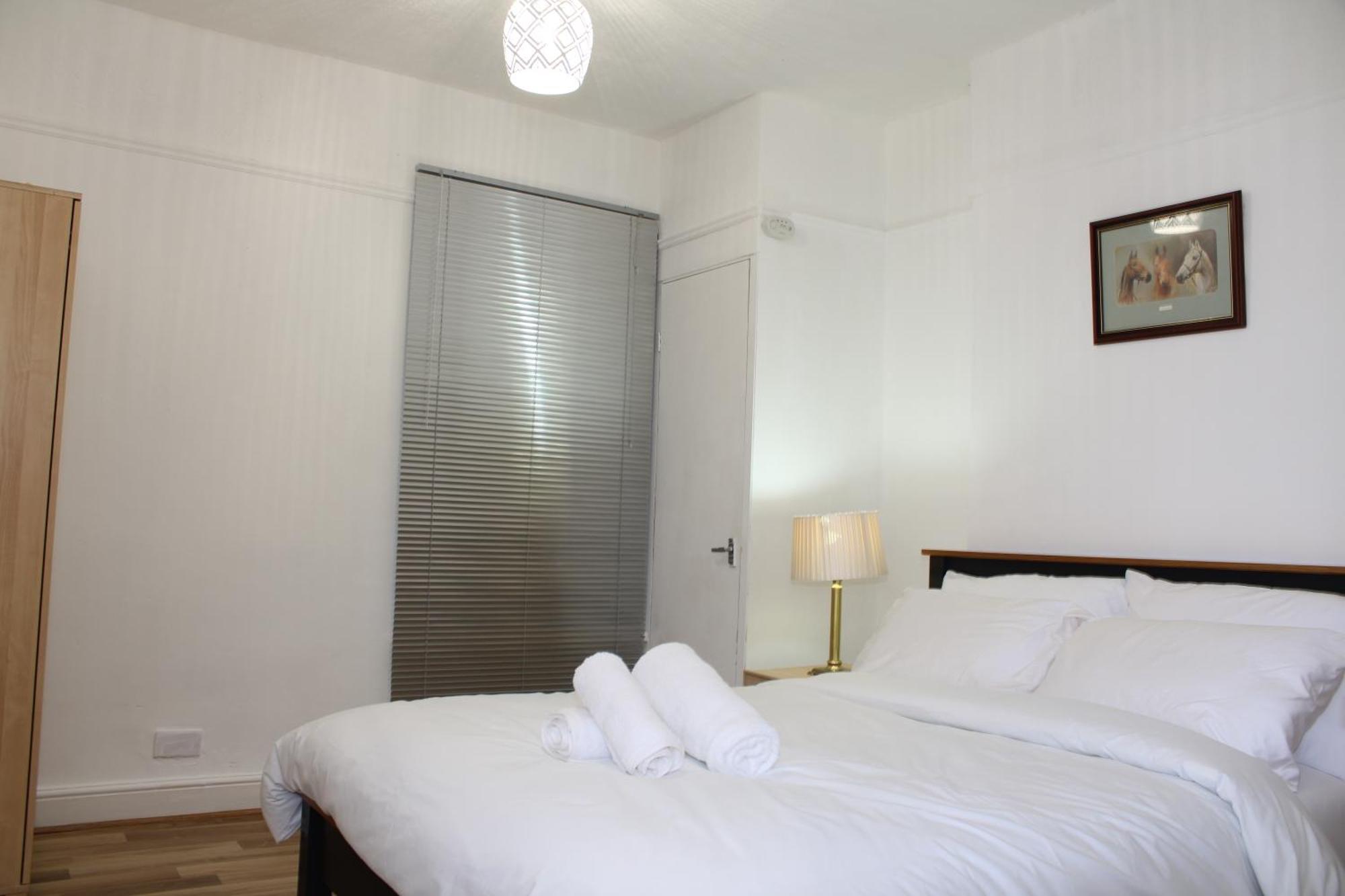 F2S Serviced Apartments 2Bedroom Terrace House With Free Wifi Netflix Suitable For Contractors Walking Distance To Train Station Дербі Екстер'єр фото