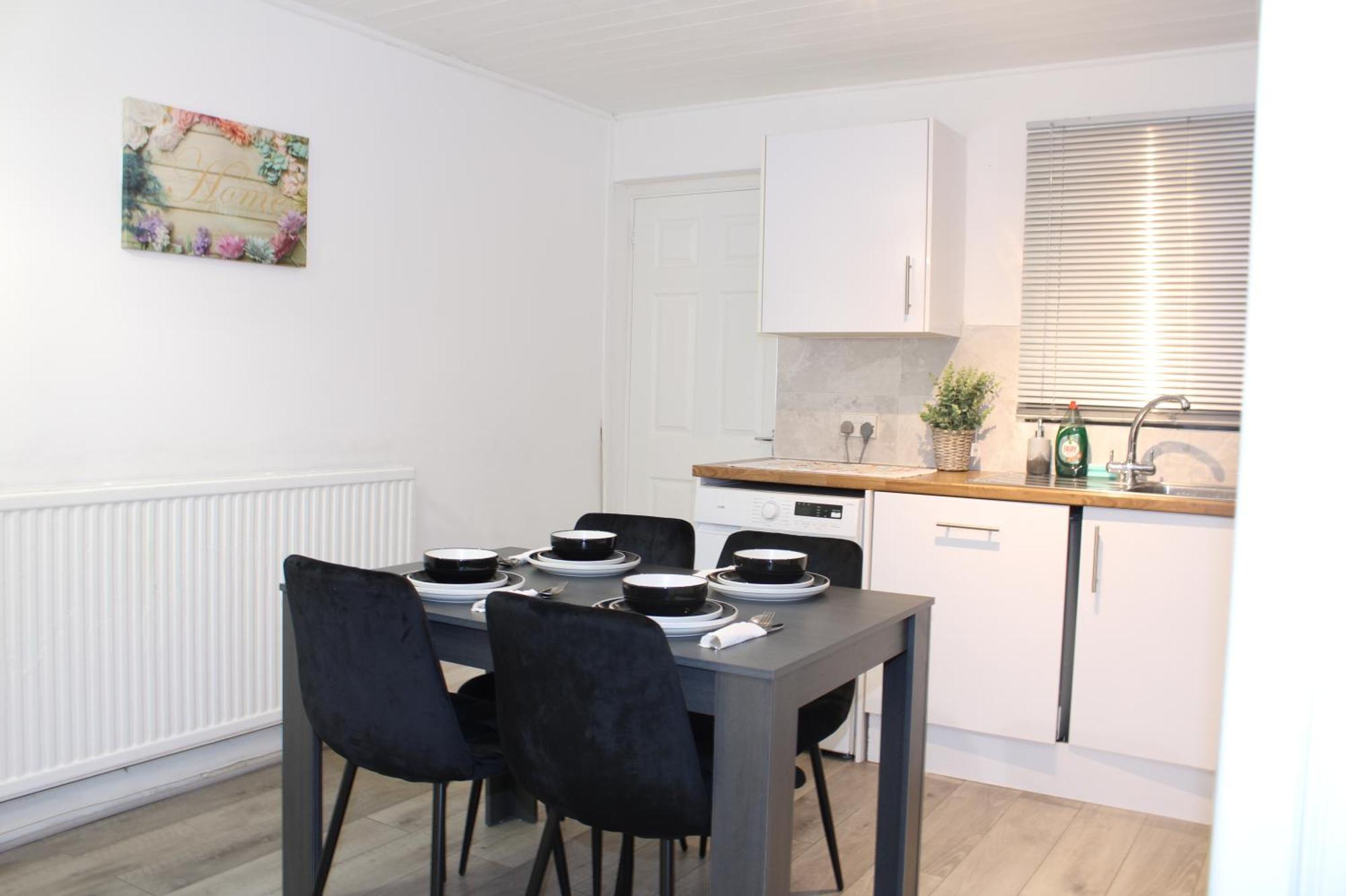 F2S Serviced Apartments 2Bedroom Terrace House With Free Wifi Netflix Suitable For Contractors Walking Distance To Train Station Дербі Екстер'єр фото