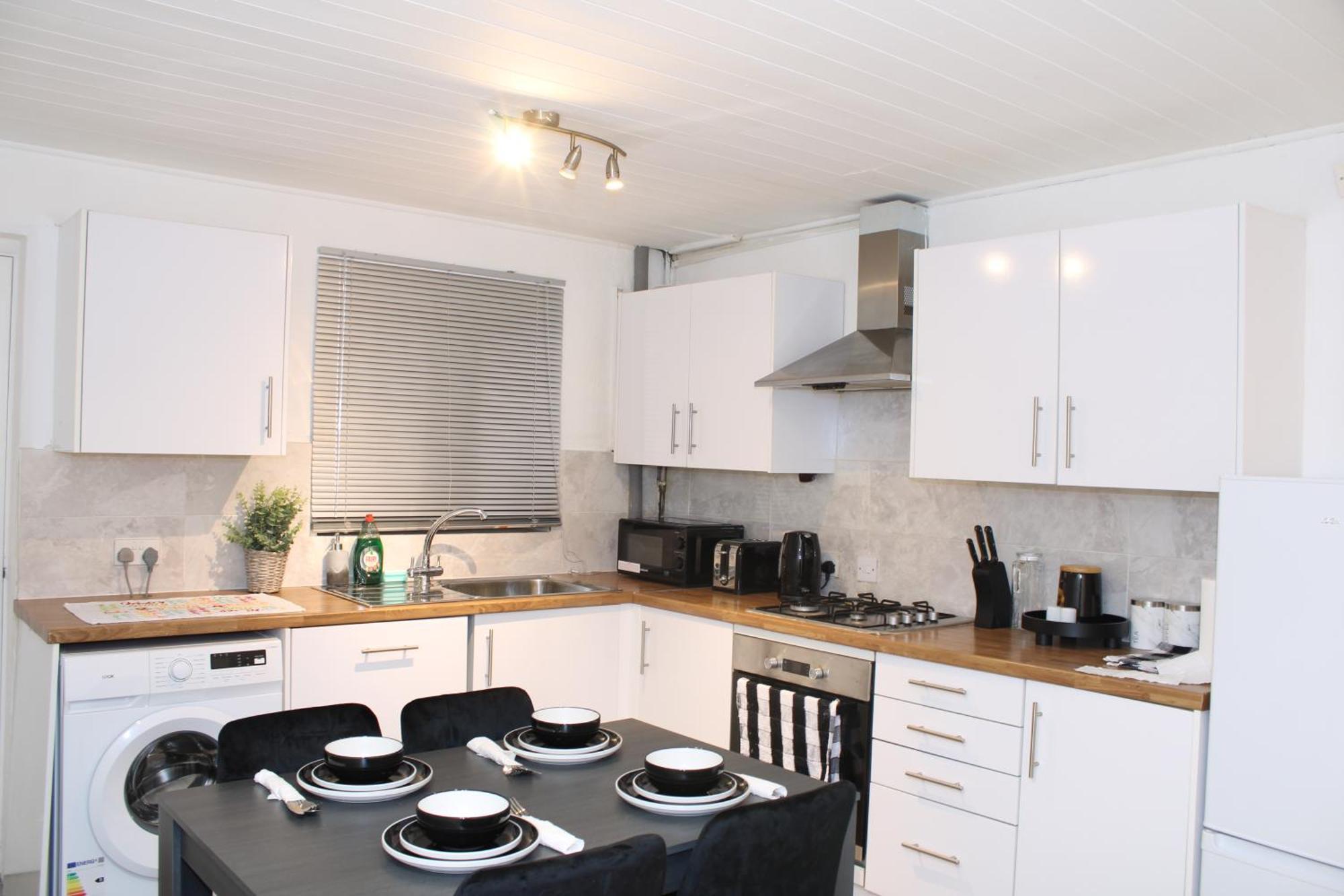 F2S Serviced Apartments 2Bedroom Terrace House With Free Wifi Netflix Suitable For Contractors Walking Distance To Train Station Дербі Екстер'єр фото