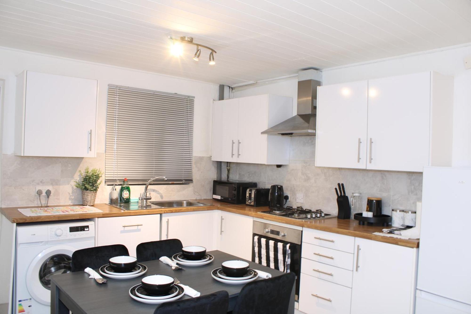 F2S Serviced Apartments 2Bedroom Terrace House With Free Wifi Netflix Suitable For Contractors Walking Distance To Train Station Дербі Екстер'єр фото