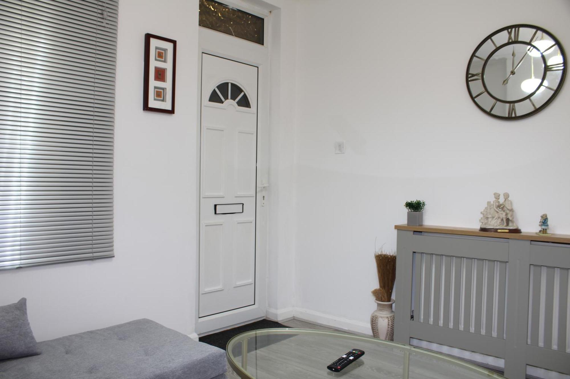 F2S Serviced Apartments 2Bedroom Terrace House With Free Wifi Netflix Suitable For Contractors Walking Distance To Train Station Дербі Екстер'єр фото