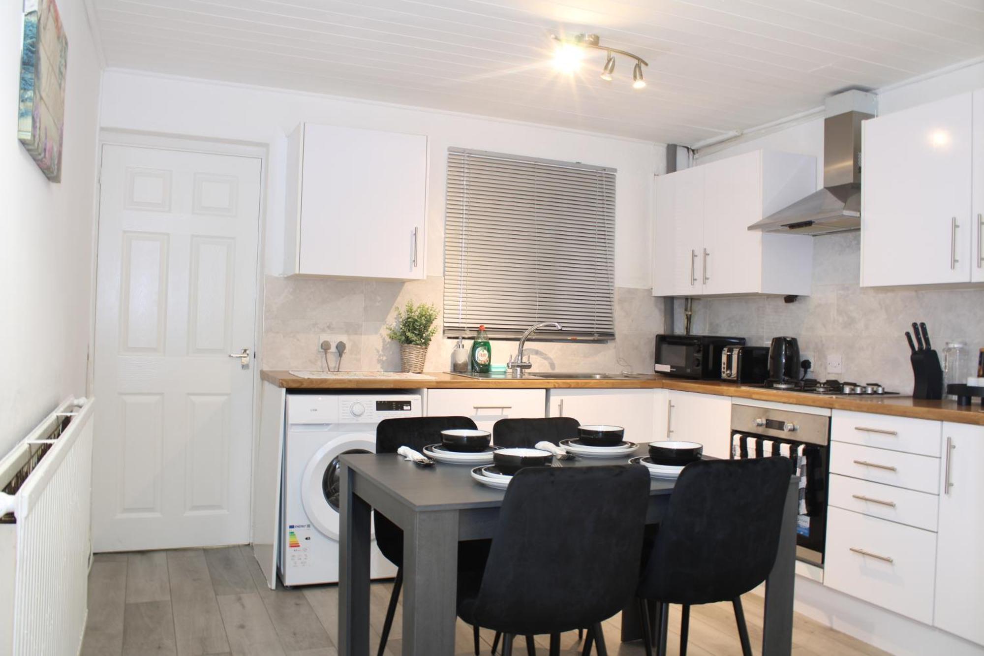 F2S Serviced Apartments 2Bedroom Terrace House With Free Wifi Netflix Suitable For Contractors Walking Distance To Train Station Дербі Екстер'єр фото